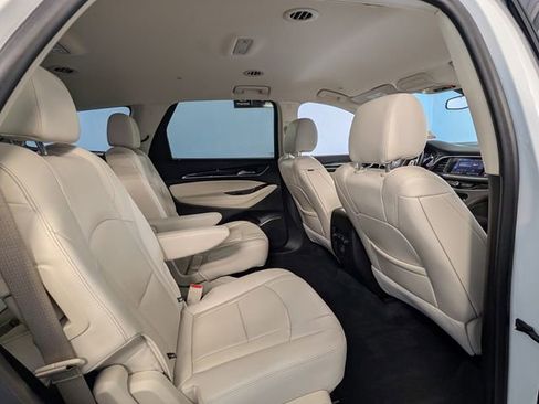 Used 2023 Buick Enclave Essence image 14