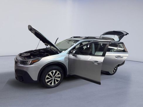 Used 2022 Subaru Outback Premium image 9