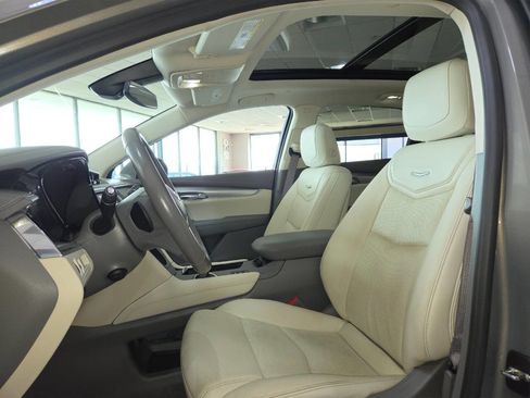 Used 2018 Cadillac XT5 Luxury w/ Driver Awareness Package AWD/4WD image 18