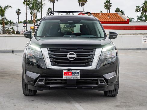 Used 2024 Nissan Pathfinder SV w/ SV Premium Package image 3