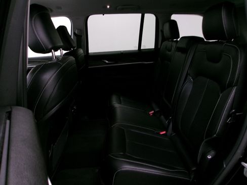 Used 2023 Jeep Grand Cherokee Limited w/ Luxury Tech Group II AWD/4WD image 10