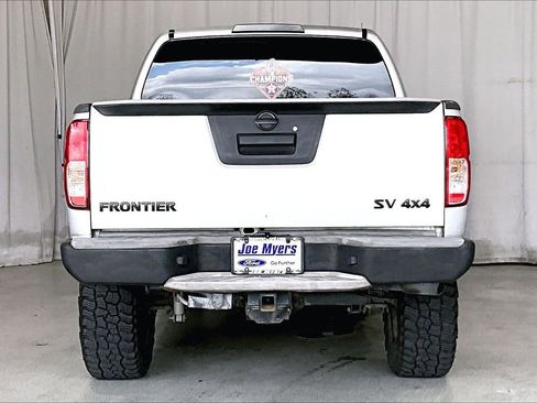 Used 2013 Nissan Frontier SV image 4