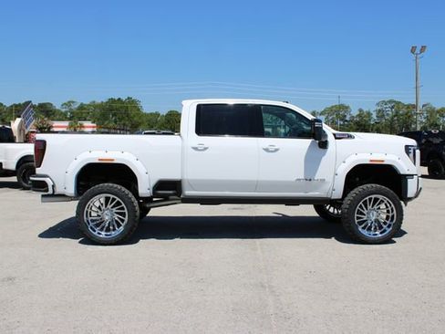 Used 2025 GMC Sierra 2500 AT4 w/ AT4 Premium Plus Package AWD/4WD image 14