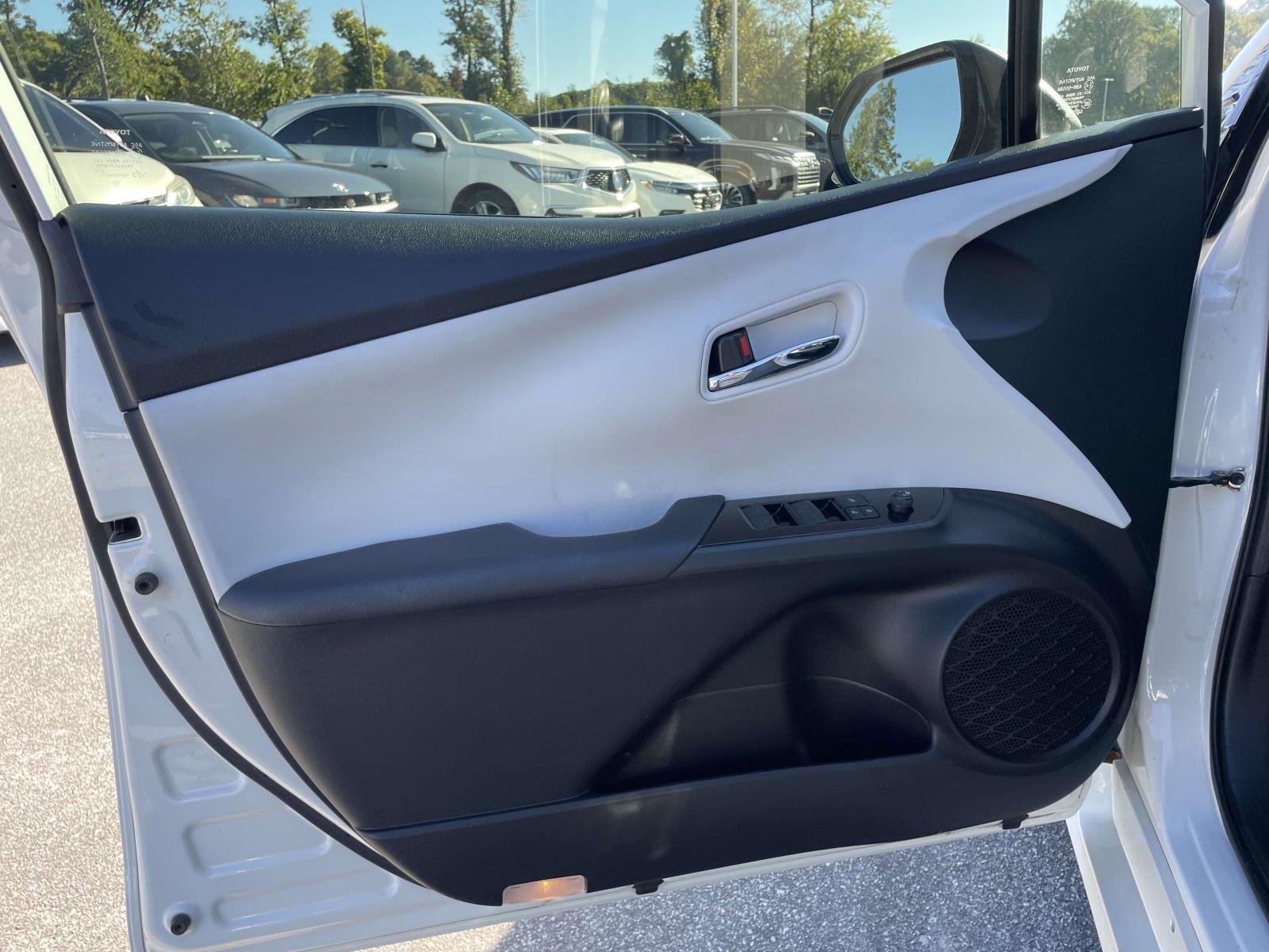 Used 2019 Toyota Prius LE FWD image 5