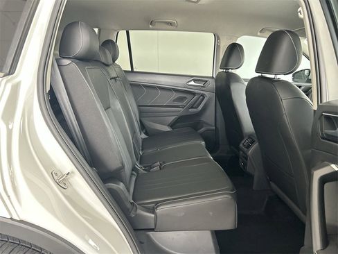 Certified 2022 Volkswagen Tiguan SE image 36