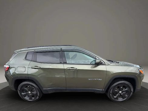 Used 2019 Jeep Compass Latitude AWD/4WD image 4
