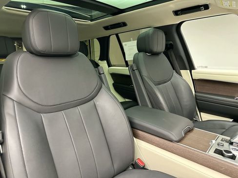 Used 2023 Land Rover Range Rover SE image 18