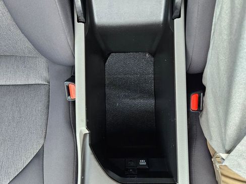 Used 2021 Toyota Camry LE FWD image 17