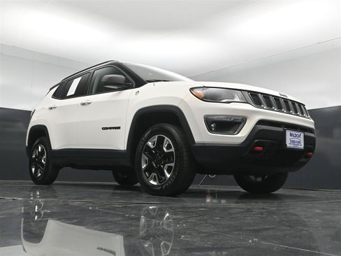 Used 2018 Jeep Compass Trailhawk w/ Leather Interior Group AWD/4WD image 25