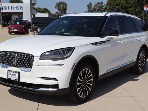Used 2024 Lincoln Aviator Reserve w/ Elements Package Plus image 2