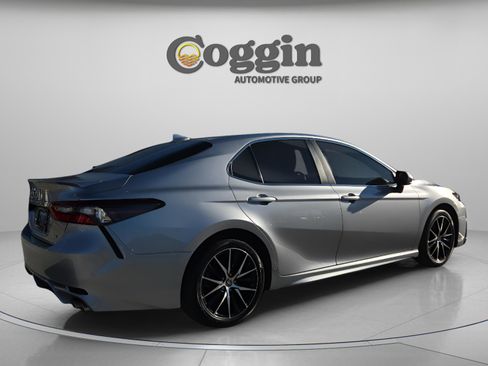 Used 2024 Toyota Camry SE image 6