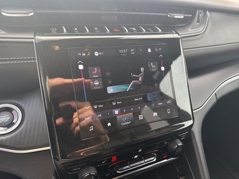 Used 2024 Jeep Grand Cherokee Altitude image 13