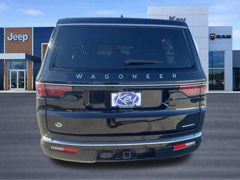 Used 2024 Jeep Wagoneer Series II w/ Flexible Seating Group AWD/4WD image 5