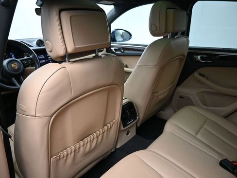 Certified 2024 Porsche Macan AWD/4WD image 8