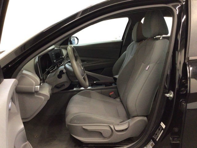 Used 2021 Hyundai Elantra SE FWD image 15