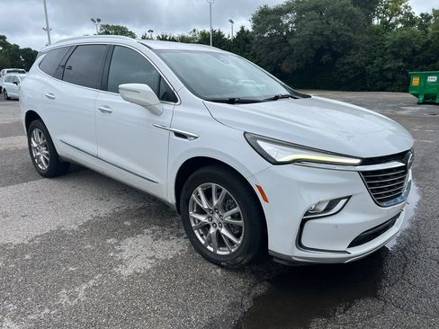 Used 2022 Buick Enclave Premium AWD/4WD image 3