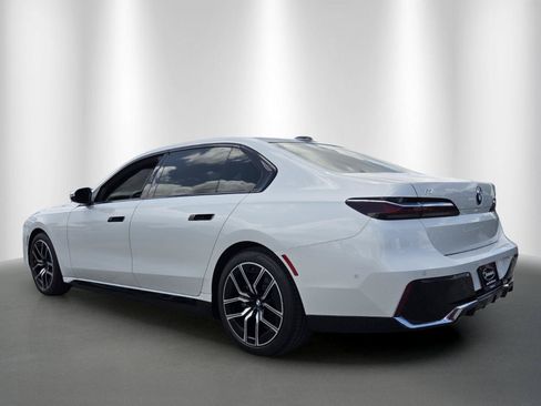 Certified 2025 BMW i7 xDrive60 AWD/4WD image 5