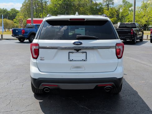 Used 2017 Ford Explorer XLT w/ Equipment Group 202A FWD image 6
