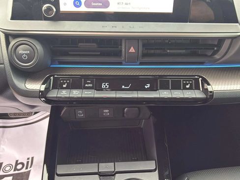 Used 2024 Toyota Prius XLE FWD image 18