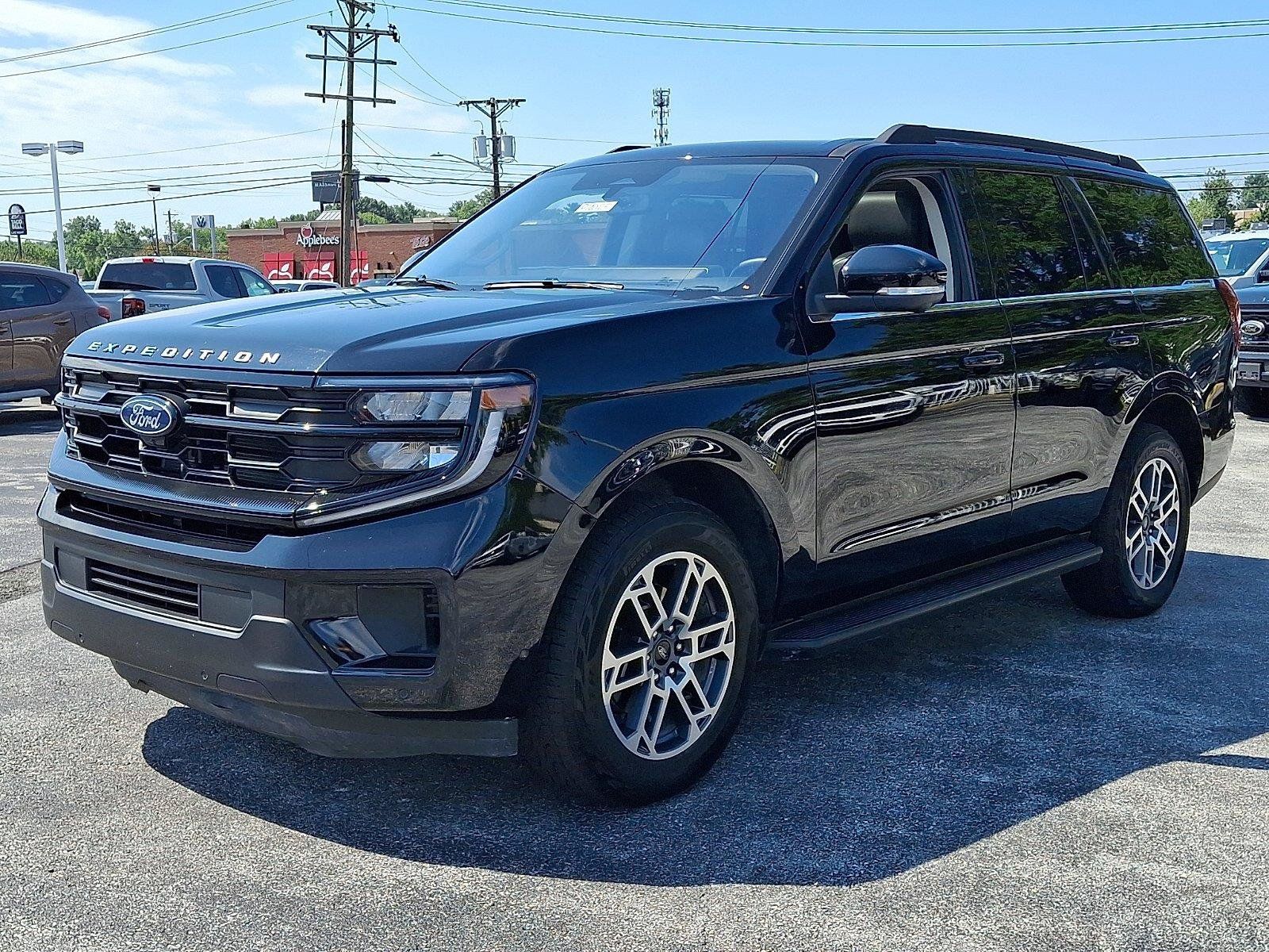 Certified 2025 Ford Expedition Active AWD/4WD image 3