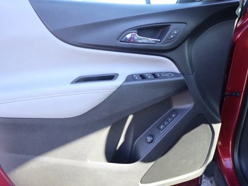 Used 2018 Chevrolet Equinox Premier image 19