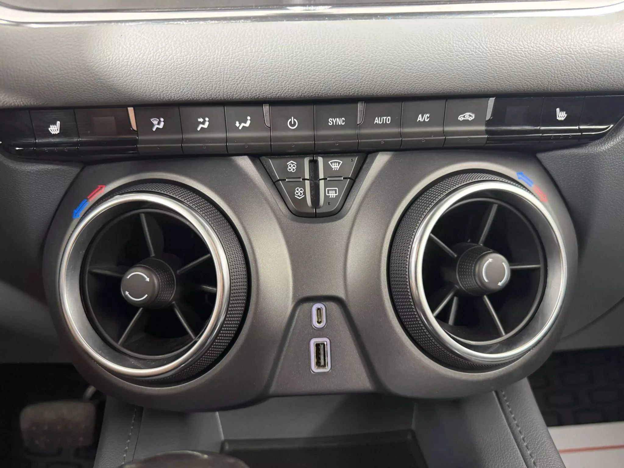 Used 2020 Chevrolet Blazer LT FWD image 21