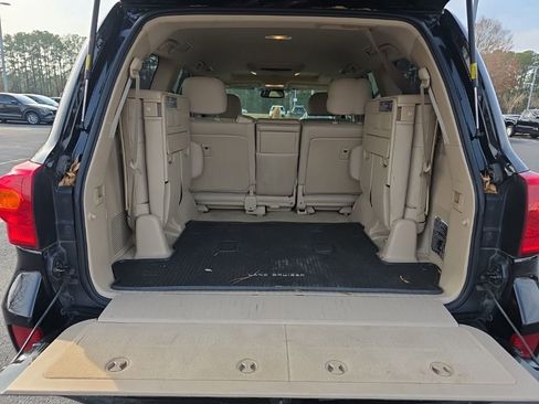 Used 2014 Toyota Land Cruiser image 15