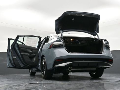 New 2026 Nissan Sentra SR w/ SR Premium Package image 37