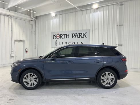 Used 2022 Lincoln Corsair FWD image 2