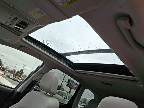 Used 2017 Subaru Forester 2.5i Premium w/ All-Weather Package image 16