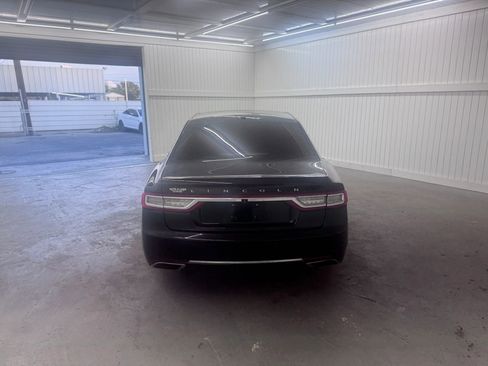 Used 2017 Lincoln Continental Select image 6