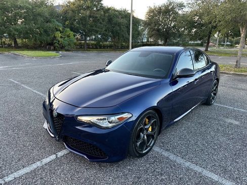 Used 2017 Alfa Romeo Giulia Ti w/ TI 19" Sport Package image 11