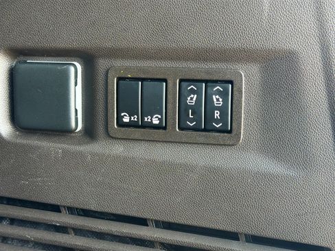 Used 2022 GMC Yukon Denali AWD/4WD image 13