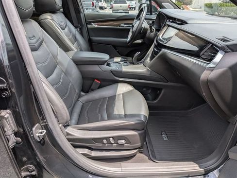 Used 2021 Cadillac XT6 Premium Luxury w/ Platinum Package AWD/4WD image 43