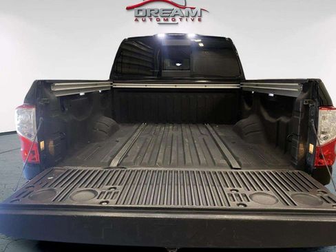 Used 2018 Nissan Titan SL w/ Midnight Edition AWD/4WD image 28