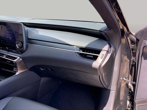 Used 2024 Lexus RX 350h w/ Accessory Package (Z1) AWD/4WD image 17