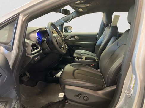 New 2026 Chrysler Pacifica Select w/ S Appearance Package image 10