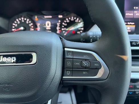 Certified 2025 Jeep Compass Limited AWD/4WD image 17
