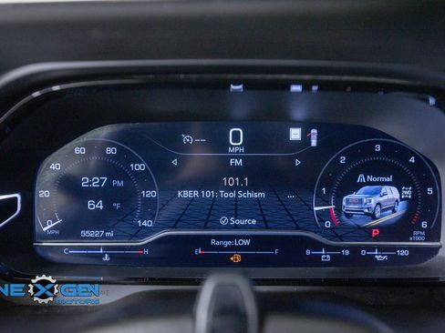 Used 2023 GMC Yukon Denali w/ Advanced Technology Package AWD/4WD image 16