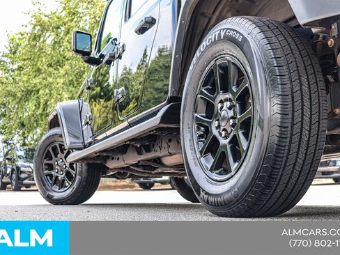 Used 2023 Jeep Gladiator Overland AWD/4WD image 16