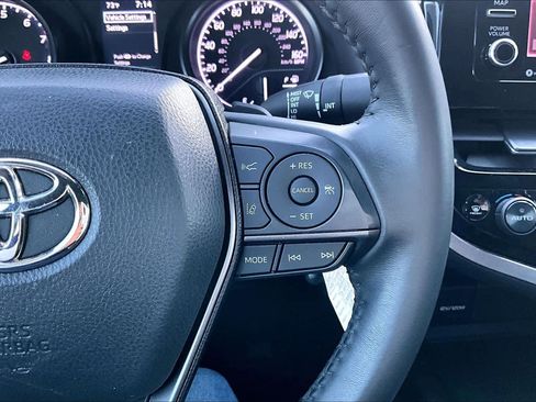 Used 2022 Toyota Camry SE image 23