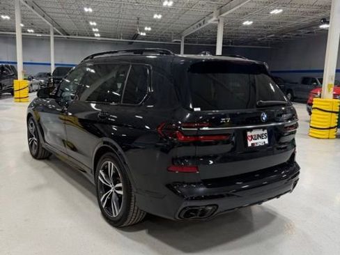 Used 2023 BMW X7 M60i image 19