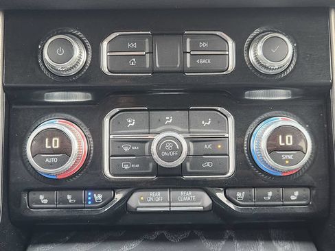 Used 2024 GMC Yukon XL Denali RWD image 17