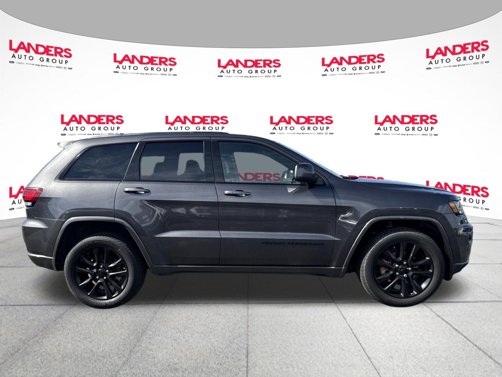 Used 2018 Jeep Grand Cherokee Altitude AWD/4WD image 2