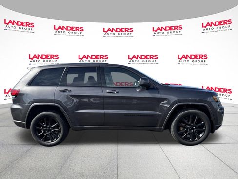 Used 2018 Jeep Grand Cherokee Altitude AWD/4WD image 2
