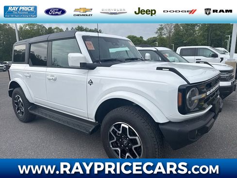 Used 2025 Ford Bronco Outer Banks AWD/4WD image 1