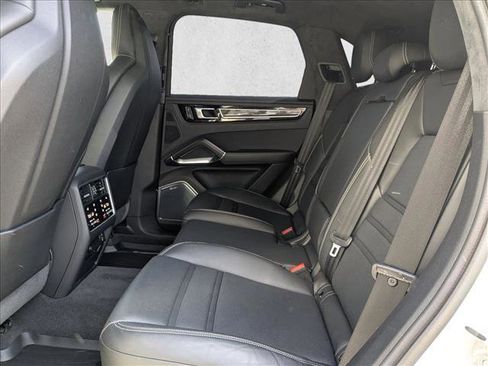 Used 2022 Porsche Cayenne Turbo image 21