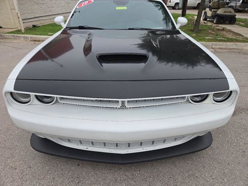 Used 2019 Dodge Challenger R/T w/ Driver Convenience Group RWD image 13