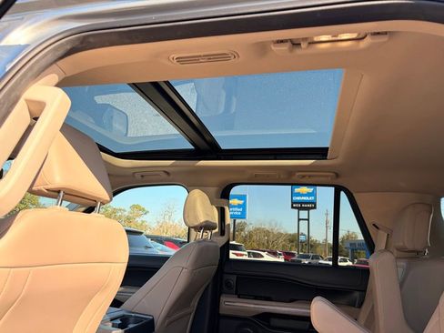 Used 2024 Ford Expedition Limited image 12