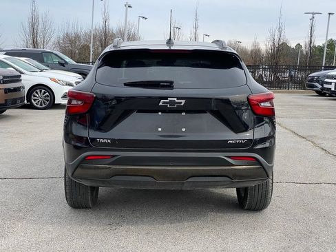 Used 2025 Chevrolet Trax ACTIV w/ Sunroof Package image 5